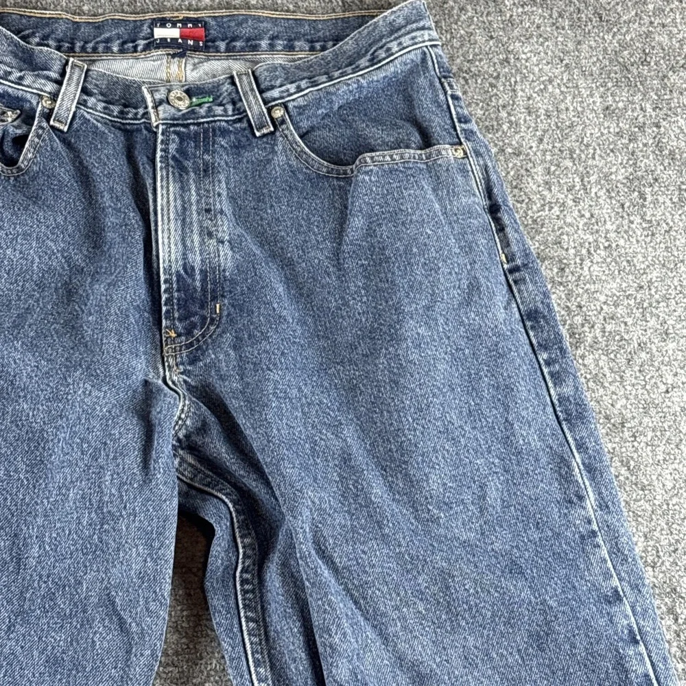 Vintage Tommy Jeans 32x32 Medium Wash - Y2K 90s Relaxed Straight Denim